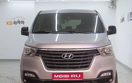 Hyundai Grand Starex Grand Starex I рестайлинг 2, 2020 год, 2 895 000 рублей, 8 фотография