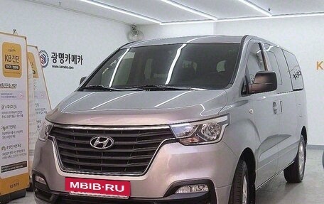 Hyundai Grand Starex Grand Starex I рестайлинг 2, 2020 год, 2 895 000 рублей, 12 фотография