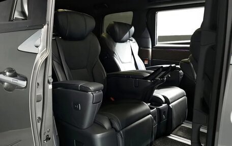Toyota Alphard, 2024 год, 9 990 000 рублей, 14 фотография