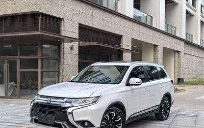 Mitsubishi Outlander III рестайлинг 3, 2022 год, 1 500 000 рублей, 1 фотография