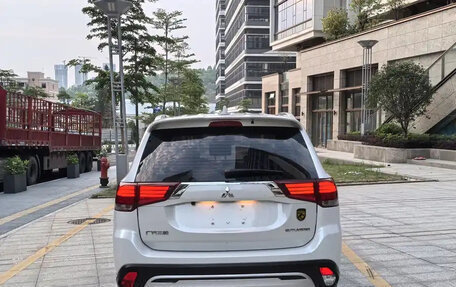 Mitsubishi Outlander III рестайлинг 3, 2022 год, 1 500 000 рублей, 4 фотография