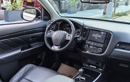 Mitsubishi Outlander III рестайлинг 3, 2022 год, 1 500 000 рублей, 6 фотография