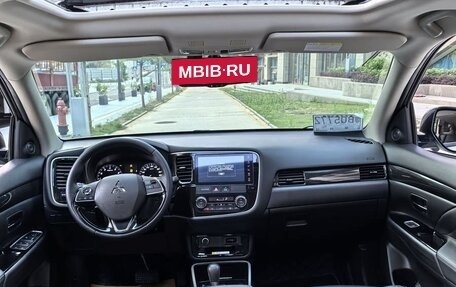 Mitsubishi Outlander III рестайлинг 3, 2022 год, 1 500 000 рублей, 7 фотография