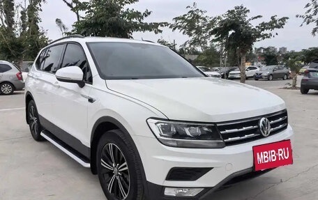 Volkswagen Tiguan II, 2020 год, 1 850 000 рублей, 3 фотография