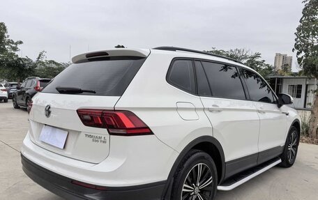 Volkswagen Tiguan II, 2020 год, 1 850 000 рублей, 4 фотография