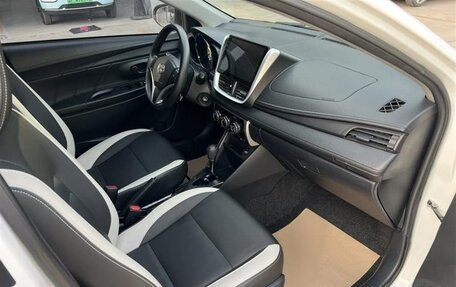 Toyota Yaris XP150 рестайлинг, 2022 год, 990 060 рублей, 8 фотография
