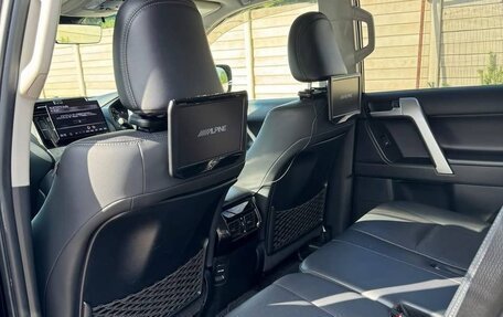 Toyota Land Cruiser Prado 150 рестайлинг 2, 2021 год, 4 370 000 рублей, 6 фотография