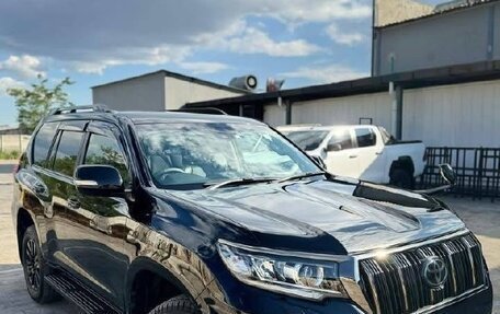 Toyota Land Cruiser Prado 150 рестайлинг 2, 2021 год, 4 370 000 рублей, 2 фотография