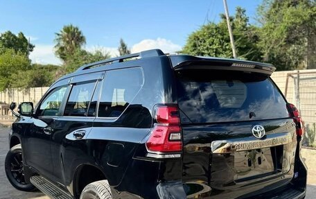 Toyota Land Cruiser Prado 150 рестайлинг 2, 2021 год, 4 370 000 рублей, 3 фотография