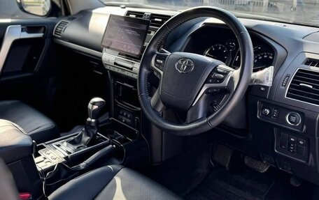 Toyota Land Cruiser Prado 150 рестайлинг 2, 2021 год, 4 370 000 рублей, 4 фотография