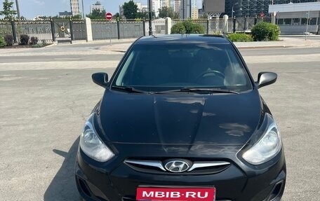 Hyundai Solaris II рестайлинг, 2011 год, 724 000 рублей, 1 фотография