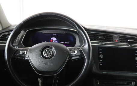 Volkswagen Tiguan II, 2018 год, 2 399 990 рублей, 10 фотография