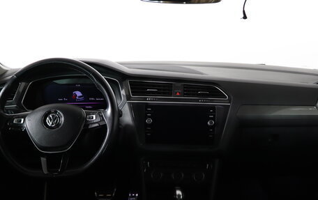 Volkswagen Tiguan II, 2018 год, 2 399 990 рублей, 13 фотография