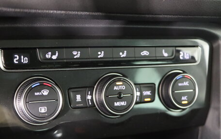 Volkswagen Tiguan II, 2018 год, 2 399 990 рублей, 20 фотография