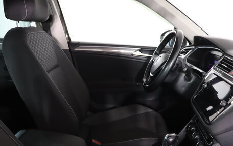 Volkswagen Tiguan II, 2018 год, 2 399 990 рублей, 12 фотография