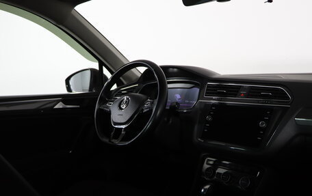 Volkswagen Tiguan II, 2018 год, 2 399 990 рублей, 14 фотография