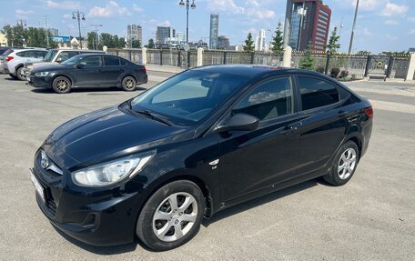 Hyundai Solaris II рестайлинг, 2011 год, 724 000 рублей, 2 фотография
