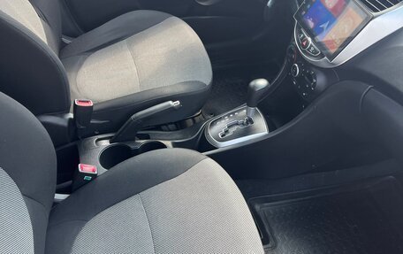 Hyundai Solaris II рестайлинг, 2011 год, 724 000 рублей, 14 фотография