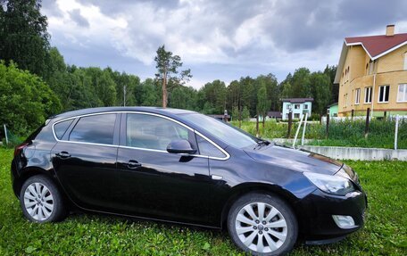 Opel Astra J, 2011 год, 850 000 рублей, 3 фотография