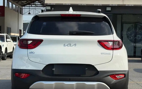 KIA Stonic, 2022 год, 1 380 000 рублей, 4 фотография