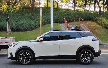 Peugeot 2008 II, 2021 год, 1 100 000 рублей, 4 фотография