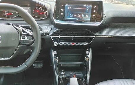 Peugeot 2008 II, 2021 год, 1 100 000 рублей, 8 фотография