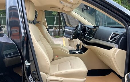 Toyota Highlander III, 2020 год, 2 300 000 рублей, 9 фотография