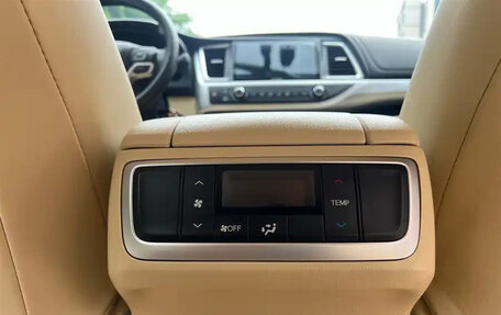 Toyota Highlander III, 2020 год, 2 300 000 рублей, 16 фотография