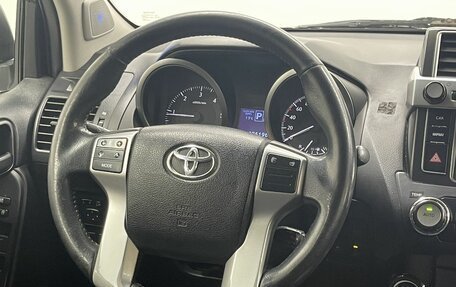 Toyota Land Cruiser Prado 150 рестайлинг 2, 2017 год, 3 490 000 рублей, 16 фотография