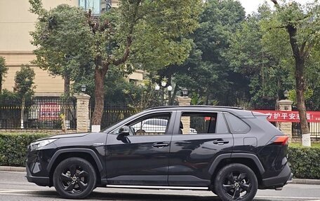 Toyota RAV4, 2022 год, 2 275 000 рублей, 3 фотография