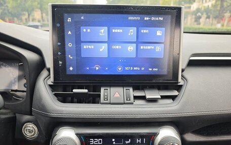 Toyota RAV4, 2022 год, 2 275 000 рублей, 10 фотография