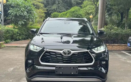 Toyota Highlander, 2022 год, 3 750 000 рублей, 2 фотография