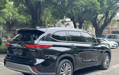 Toyota Highlander, 2022 год, 3 750 000 рублей, 3 фотография