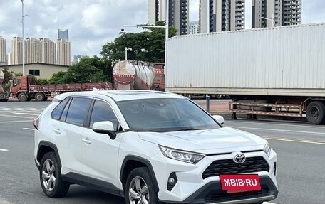 Toyota RAV4, 2022 год, 2 301 699 рублей, 3 фотография