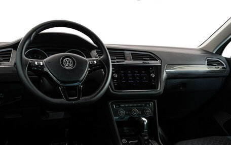 Volkswagen Tiguan II, 2019 год, 2 199 000 рублей, 11 фотография