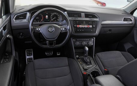 Volkswagen Tiguan II, 2018 год, 2 600 000 рублей, 6 фотография