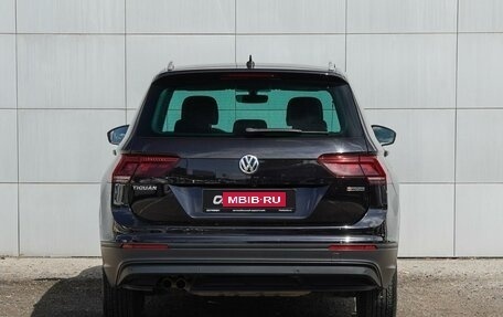Volkswagen Tiguan II, 2018 год, 2 600 000 рублей, 4 фотография