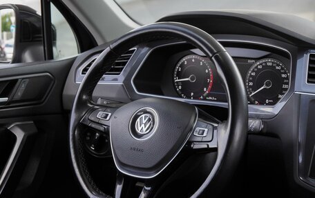 Volkswagen Tiguan II, 2018 год, 2 600 000 рублей, 19 фотография