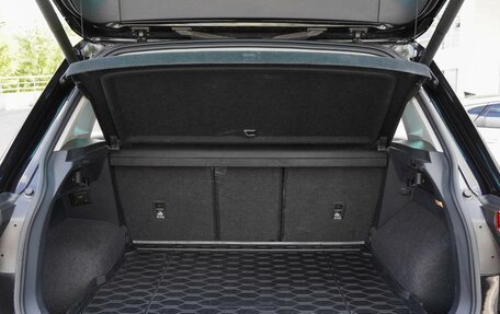 Volkswagen Tiguan II, 2018 год, 2 600 000 рублей, 21 фотография