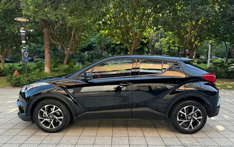 Toyota C-HR I рестайлинг, 2021 год, 1 310 000 рублей, 1 фотография