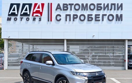 Mitsubishi Outlander III рестайлинг 3, 2022 год, 2 999 999 рублей, 3 фотография