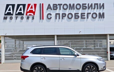 Mitsubishi Outlander III рестайлинг 3, 2022 год, 2 999 999 рублей, 4 фотография