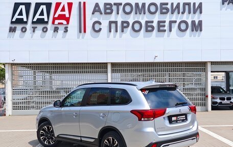 Mitsubishi Outlander III рестайлинг 3, 2022 год, 2 999 999 рублей, 7 фотография