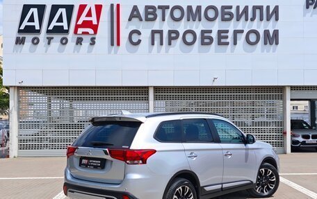 Mitsubishi Outlander III рестайлинг 3, 2022 год, 2 999 999 рублей, 5 фотография