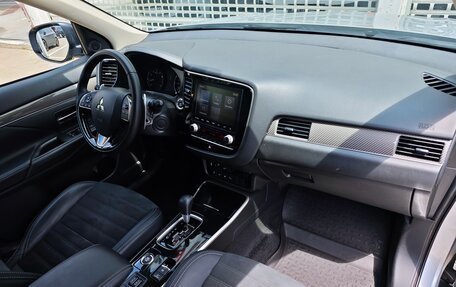 Mitsubishi Outlander III рестайлинг 3, 2022 год, 2 999 999 рублей, 14 фотография