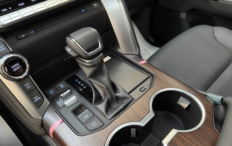 Toyota Land Cruiser, 2024 год, 11 890 000 рублей, 30 фотография