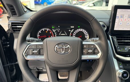 Toyota Land Cruiser, 2024 год, 11 890 000 рублей, 33 фотография