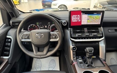 Toyota Land Cruiser, 2024 год, 11 890 000 рублей, 27 фотография
