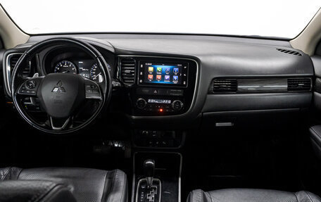 Mitsubishi Outlander III рестайлинг 3, 2018 год, 2 057 000 рублей, 21 фотография