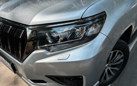 Toyota Land Cruiser Prado 150 рестайлинг 2, 2021 год, 6 850 000 рублей, 5 фотография